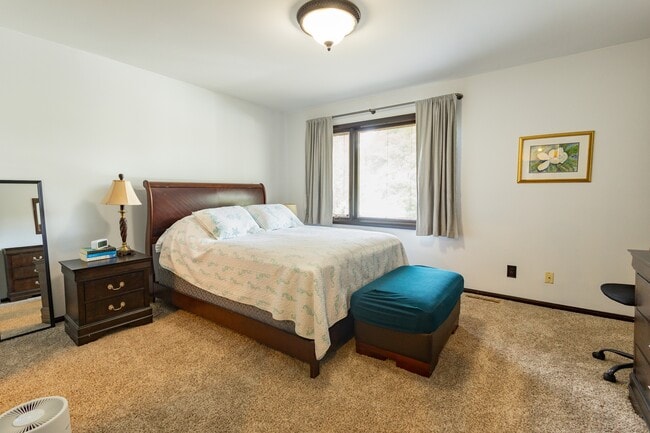 Building Photo - 3191 Sycamore Dr