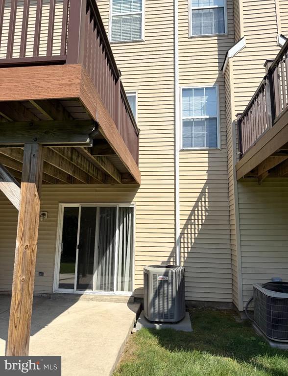 Building Photo - 1042 Colin Dr