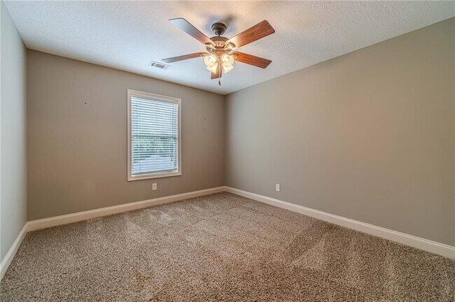 Building Photo - 511 Lena Dr