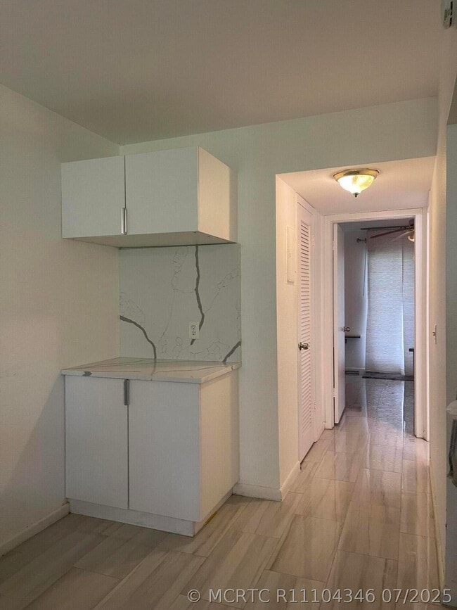 Building Photo - 49 Mansfield B