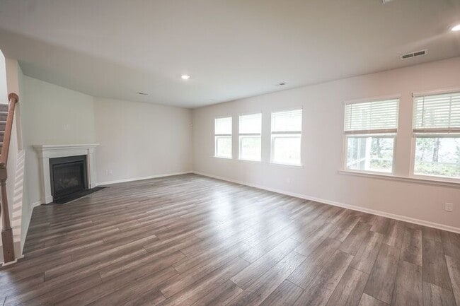 Building Photo - 225 Lillian St