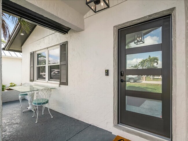 Building Photo - 692 106th Ave N