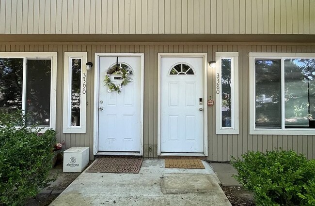 Building Photo - 3380 SE 1st St