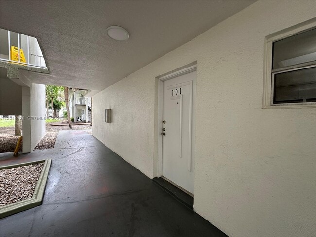 Building Photo - 4215 N University Dr