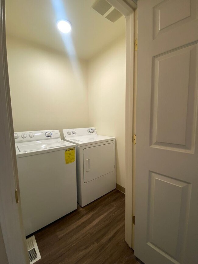 Building Photo - 3 Bedroom 2 Bathroom Home for Rent!