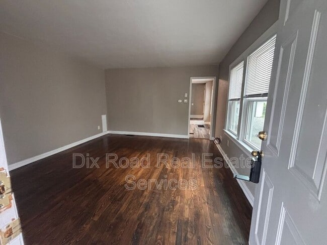 Building Photo - 233 Niagara Ave