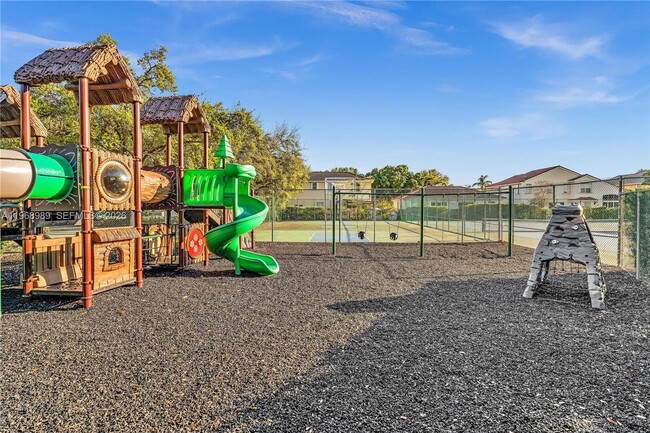 Building Photo - 4917 SW 32nd Way