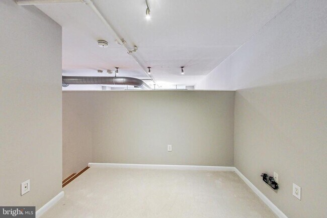 Building Photo - 811 4th St NW