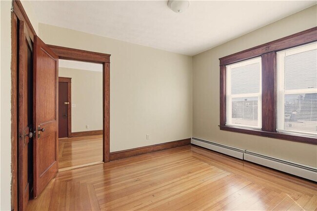 Building Photo - 984 York Ave