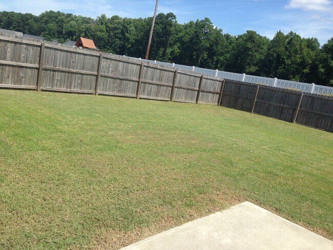 Building Photo - Beautiful custom home, don't want to miss this one!