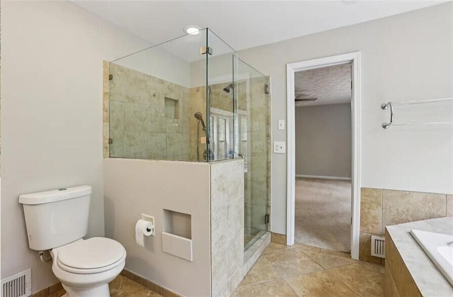 Building Photo - 270 St Simon's Cove