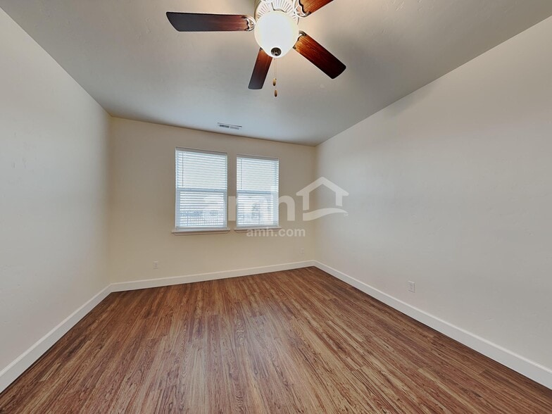 Building Photo - 94 E Sicily Dr