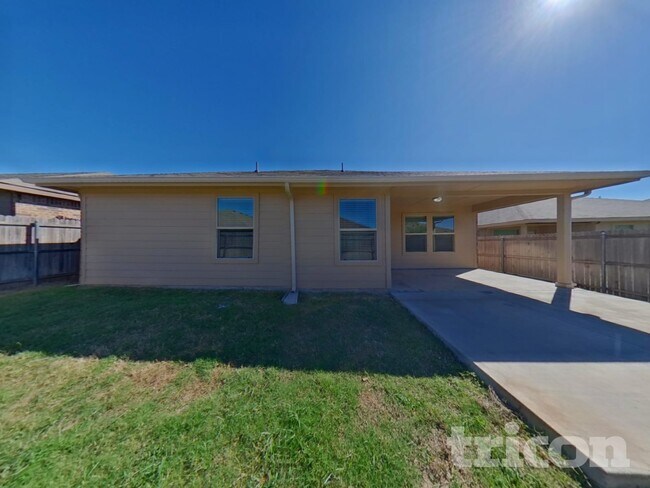 Building Photo - 1104 Autumnwood Dr