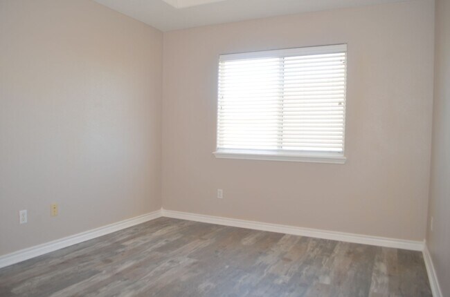 Building Photo - YOUR COASTAL PARADISE AWAITS!