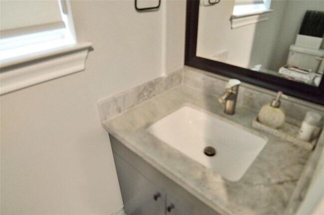 Building Photo - 8918 Spring Knoll Forest Dr