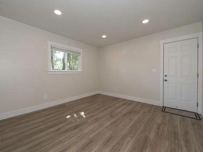 Building Photo - Updated Two bedroom with Large Fenced Yard