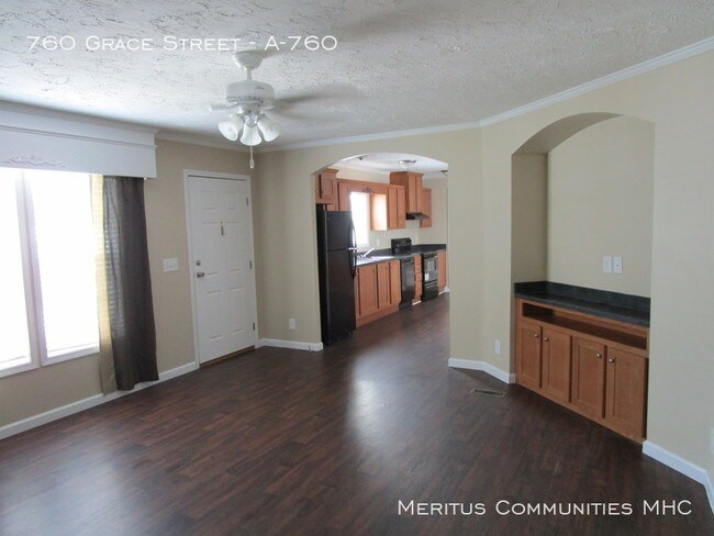 Building Photo - NO RENT UNTIL FEBRUARY!