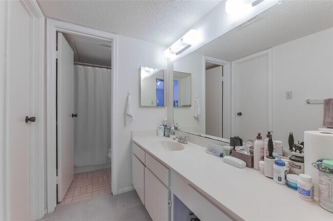 Building Photo - 2120 El Paseo St