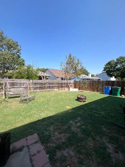 Primary Photo - 3702 Pevetoe St