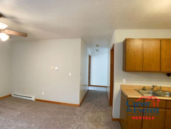 Building Photo - Upstairs 1 Bedroom Close to Downtown