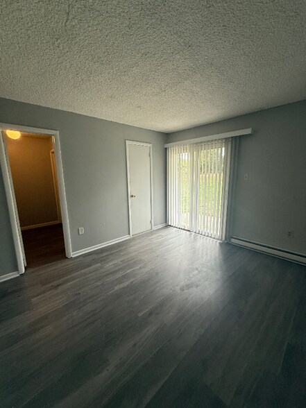 Building Photo - 2105 Florence Ave