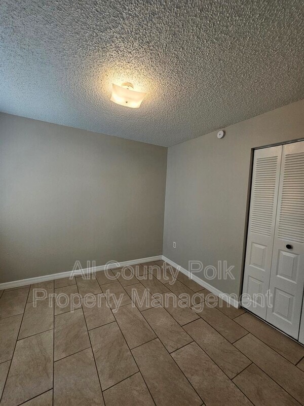 Building Photo - 5423 N Orange Ave