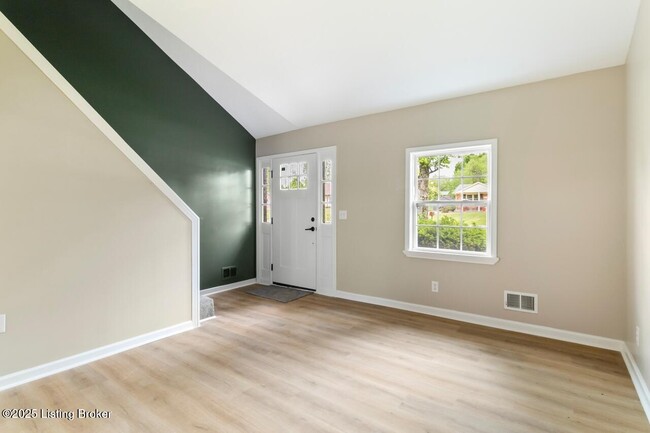 Building Photo - 2222 Elmcrest Dr