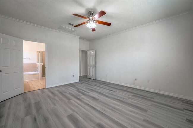 Building Photo - 520 West Fork