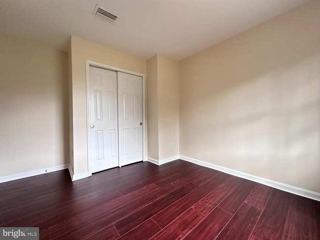 Building Photo - 6715 Cub Run Ct
