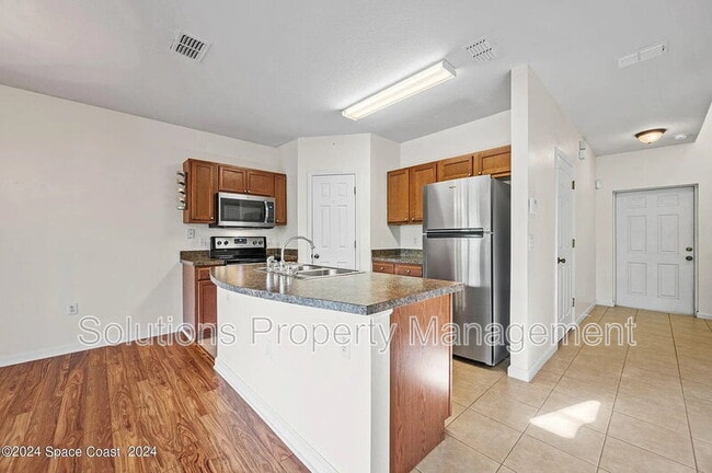 Building Photo - 1375 Lara Cir