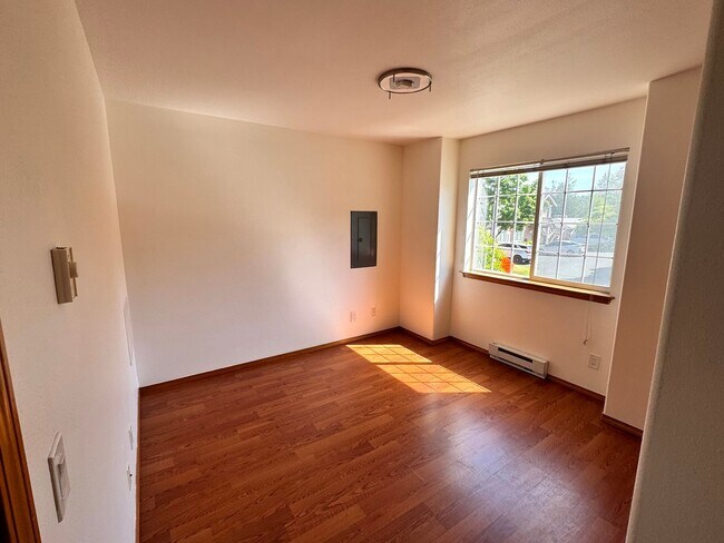 Building Photo - 1808 E Sunset Dr