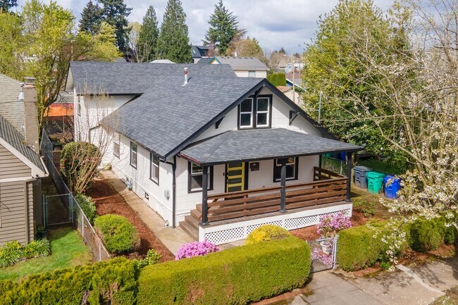 Building Photo - 4313 N Kerby Ave