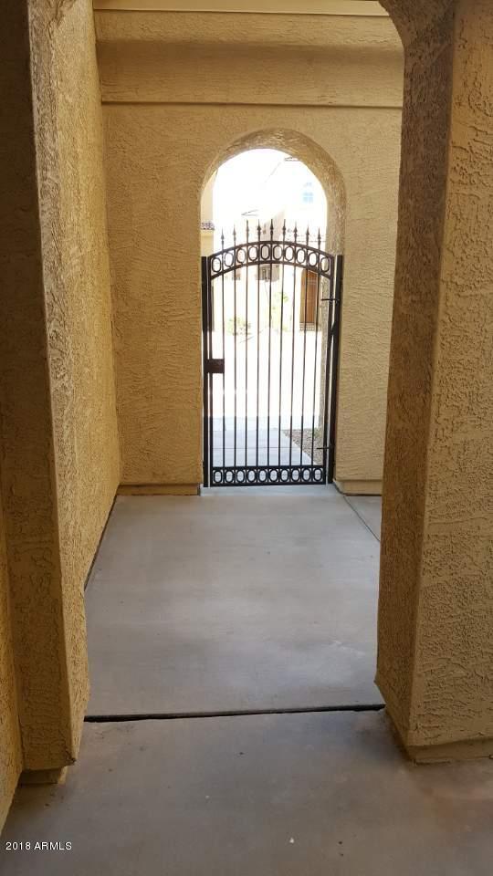 Building Photo - 1367 S Country Club Dr