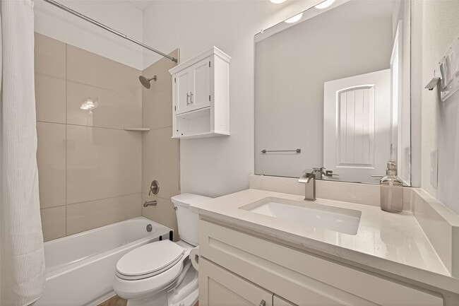 Building Photo - 2211 Silverbonnet St