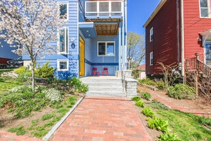 Building Photo - 5 Briggs St