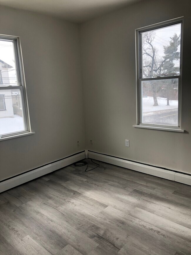 Building Photo - 705 Beech St