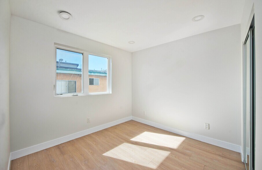 Building Photo - 635 N Harvard Blvd