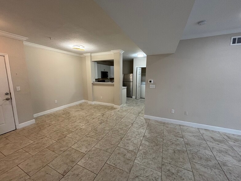 Building Photo - 206 E South St