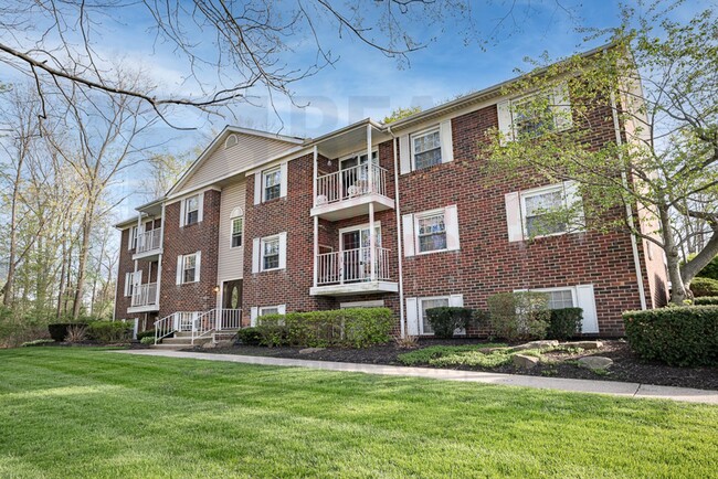Building Photo - 10760 Ravenna Rd