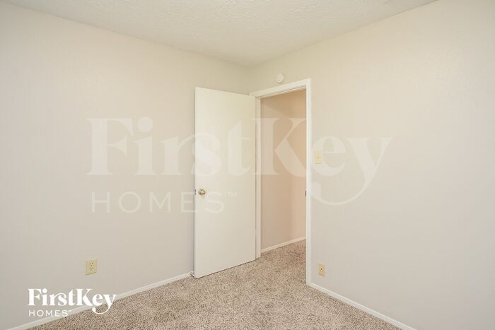 Building Photo - 2710 Village Ct