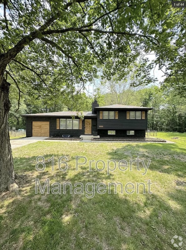 Building Photo - 1609 NE 60th Terrace