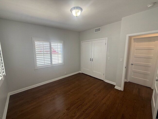 Building Photo - Spacious Silver Lake Charmer 2-bedroom, 1-...