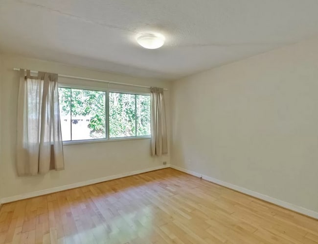 Building Photo - Spacious & Bright Home Close to Parks, Schools, Shopping and More!