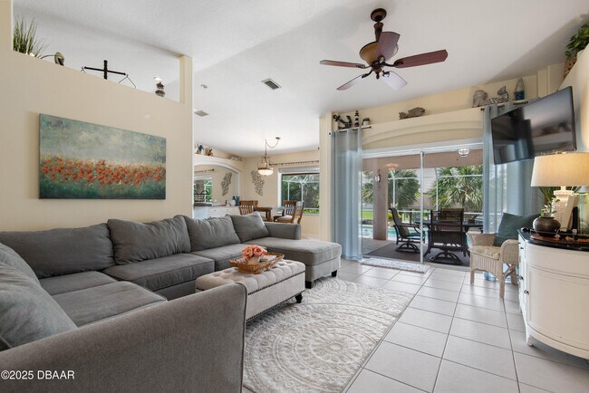 Building Photo - 15 Coolidge Ct