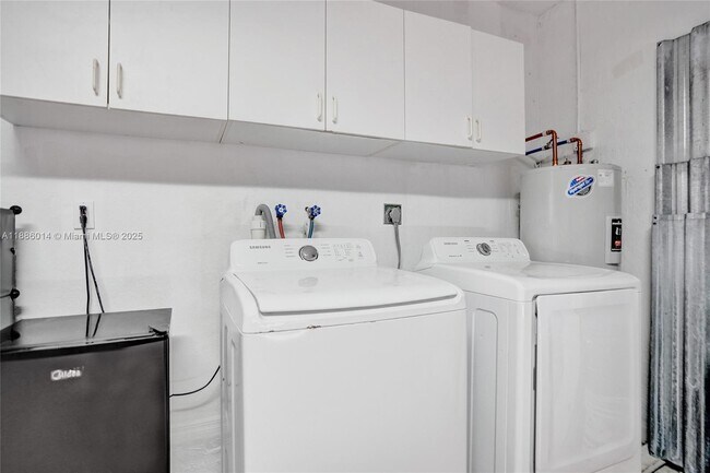 Building Photo - 4161 Sapphire Terrace