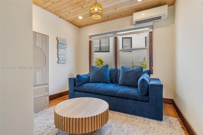 Building Photo - 235 Tavernier Dr