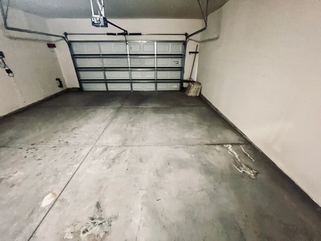 Building Photo - Gorgeous 2 bedroom and 2 bathroom home in ...