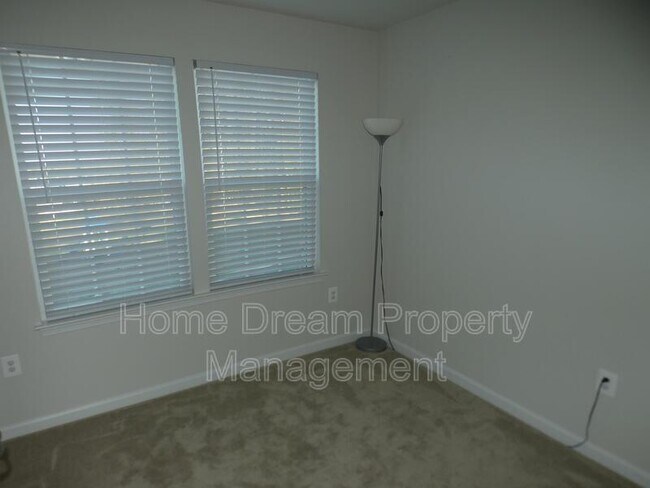 Building Photo - 6304 Crittenden Ln