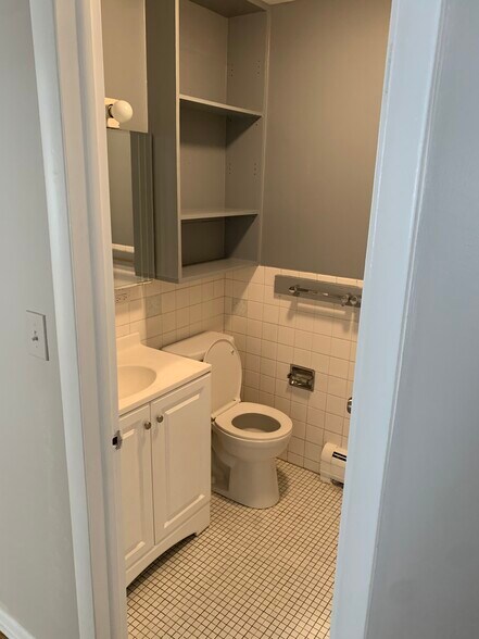 Building Photo - 6970 N Ashland Ave