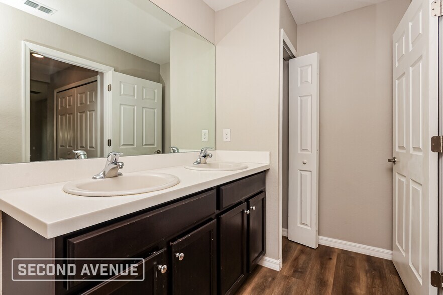 Building Photo - 3417 7th St SW